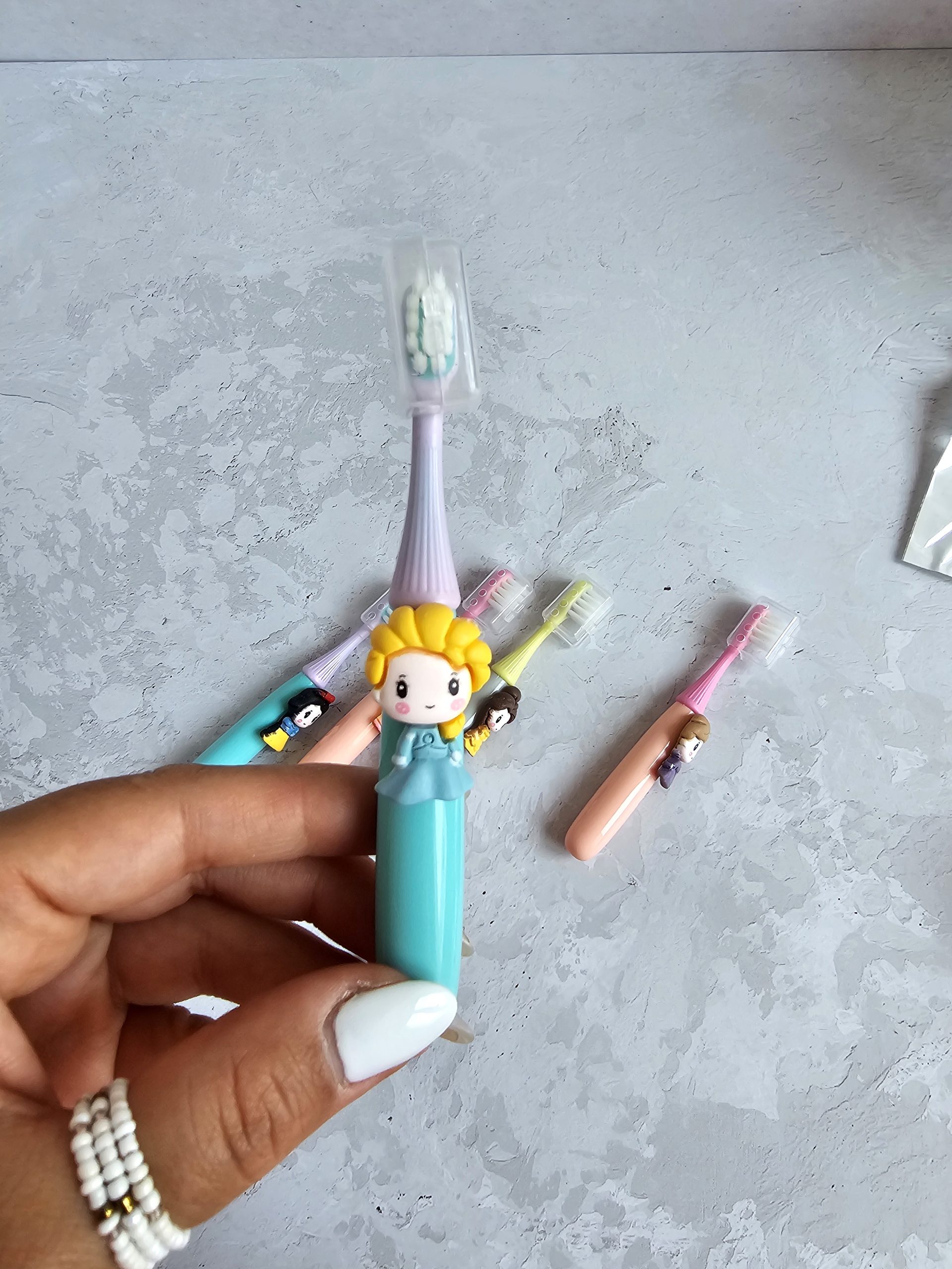 مسواک شکلی کودک M.A.I