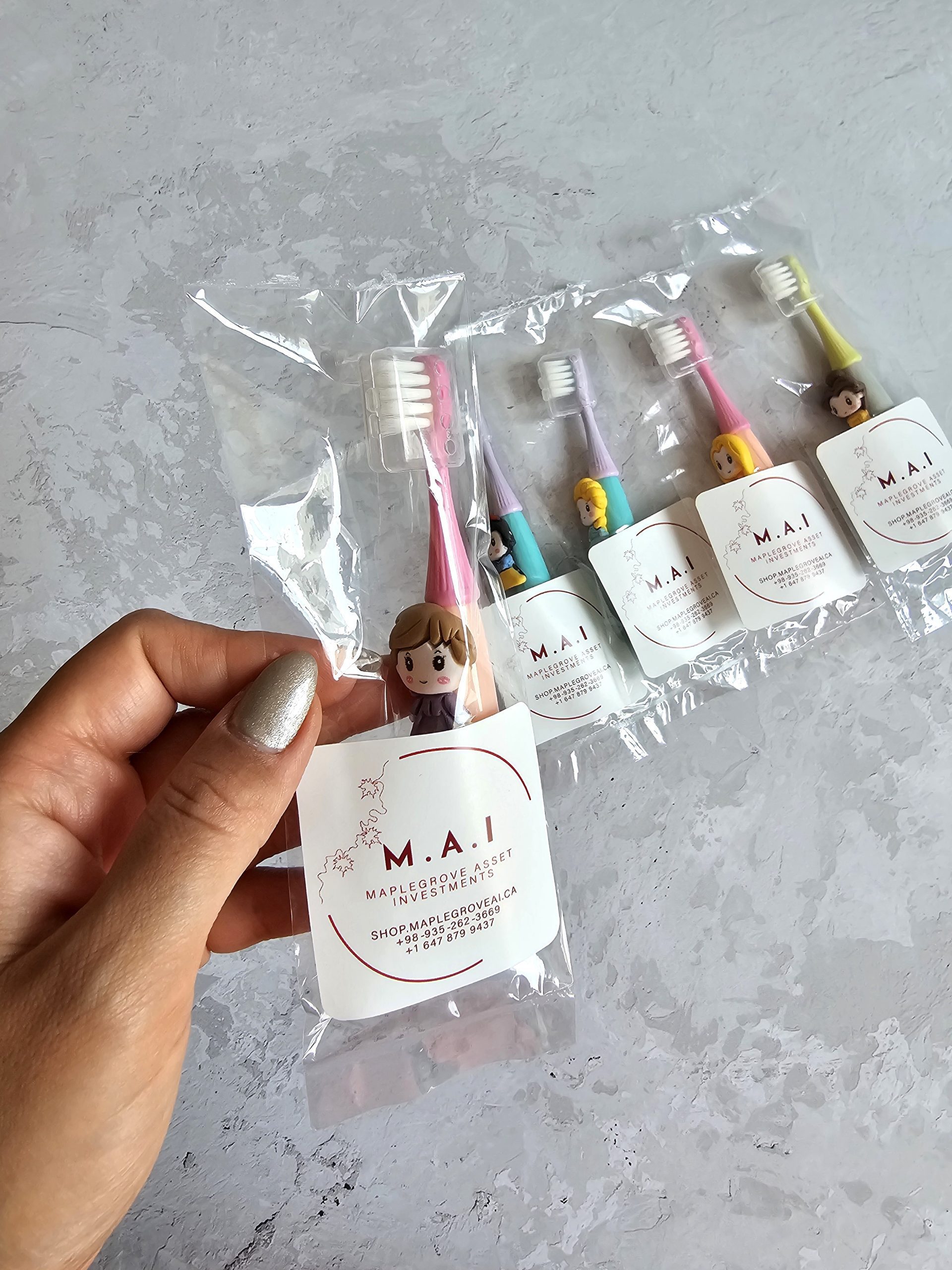 مسواک شکلی کودک M.A.I