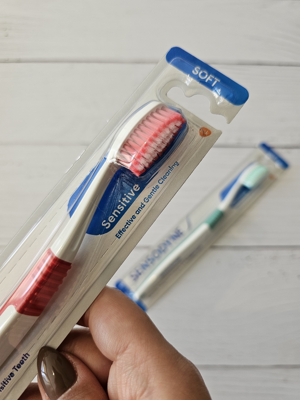 مسواک سنسوداین Sensodyne Sensitive Soft